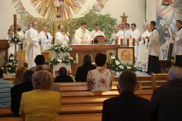 Obowiązujące ograniczenia w naszym kościele